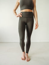Load image into Gallery viewer, Grey Wander Pocket Yoga Pants in Microstripe *FINAL SALE*