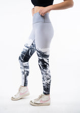 Load image into Gallery viewer, Yoga Pants Black &amp; White Ski Hill
