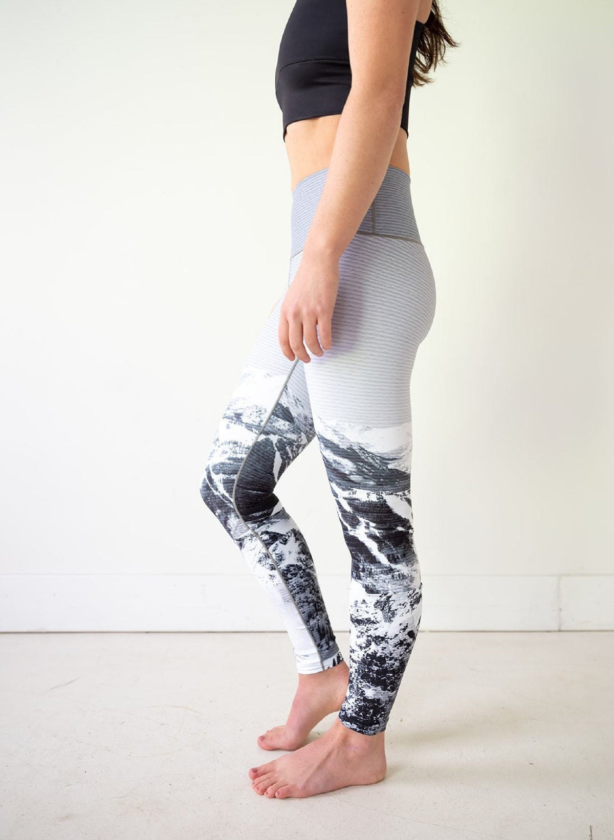 Yoga Pants Black & White Ski Hill